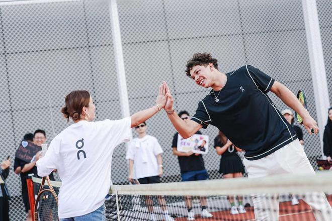 战赫罗纳 战赫罗纳