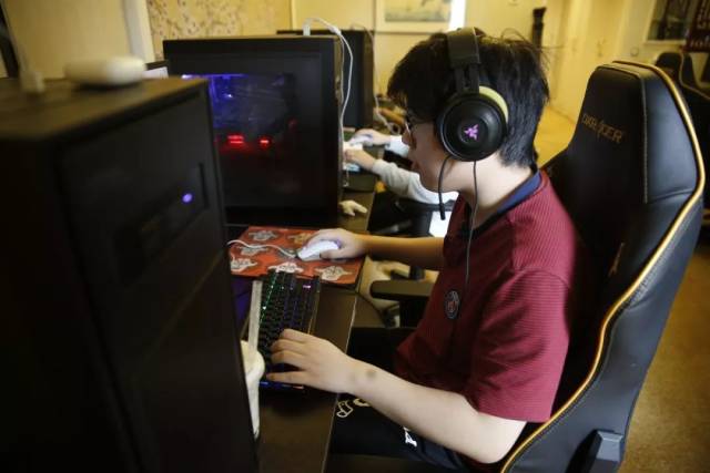 考筋与墙壁 考筋与墙壁