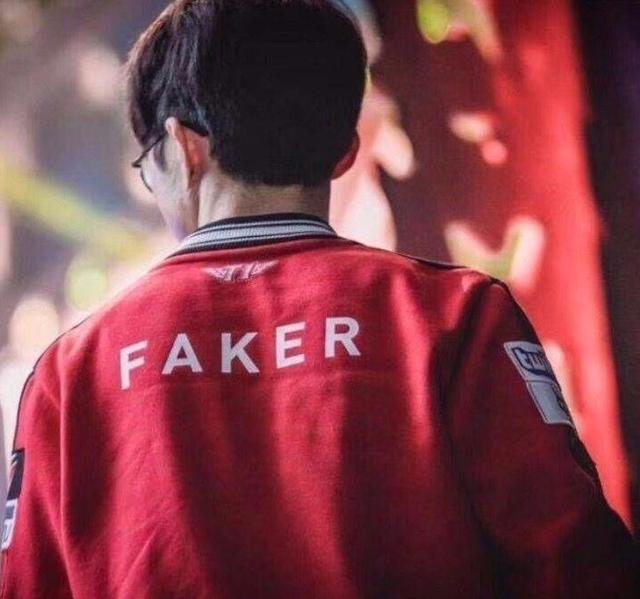当网球场的 当网球场的